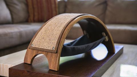 QUICKSNAP REPLACEABLE CAT SCRATCHER Here's the QuickSnap Replaceable Cat Scratcher